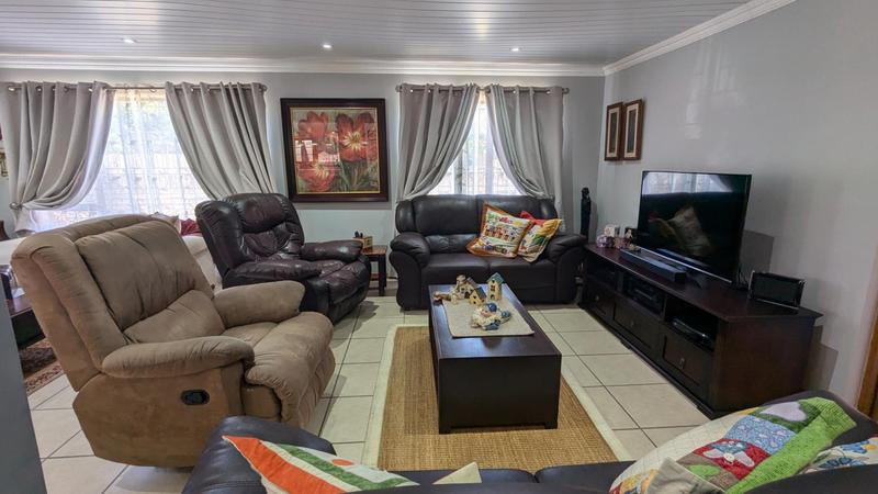 3 Bedroom Property for Sale in Denver Park Western Cape